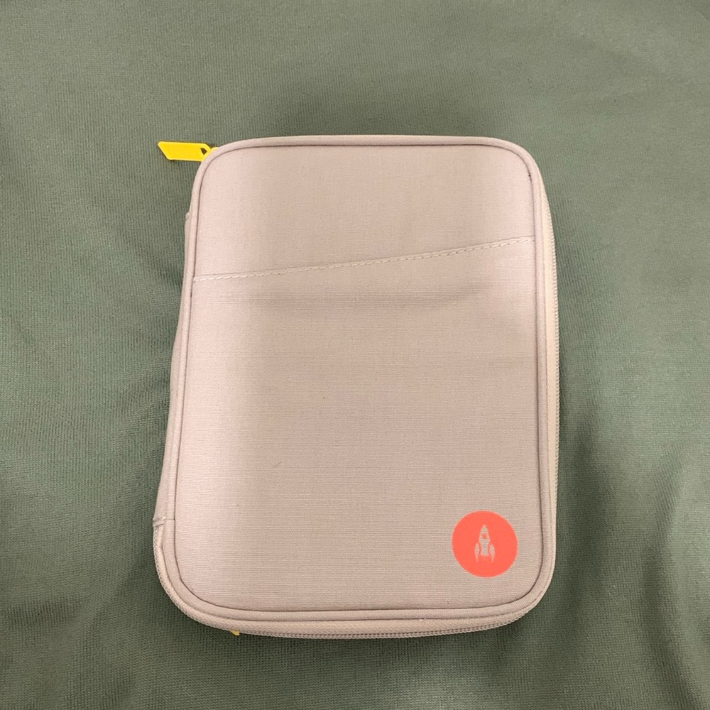 Baronfig Martian craft edition . Writing or journaling . With no pen included .